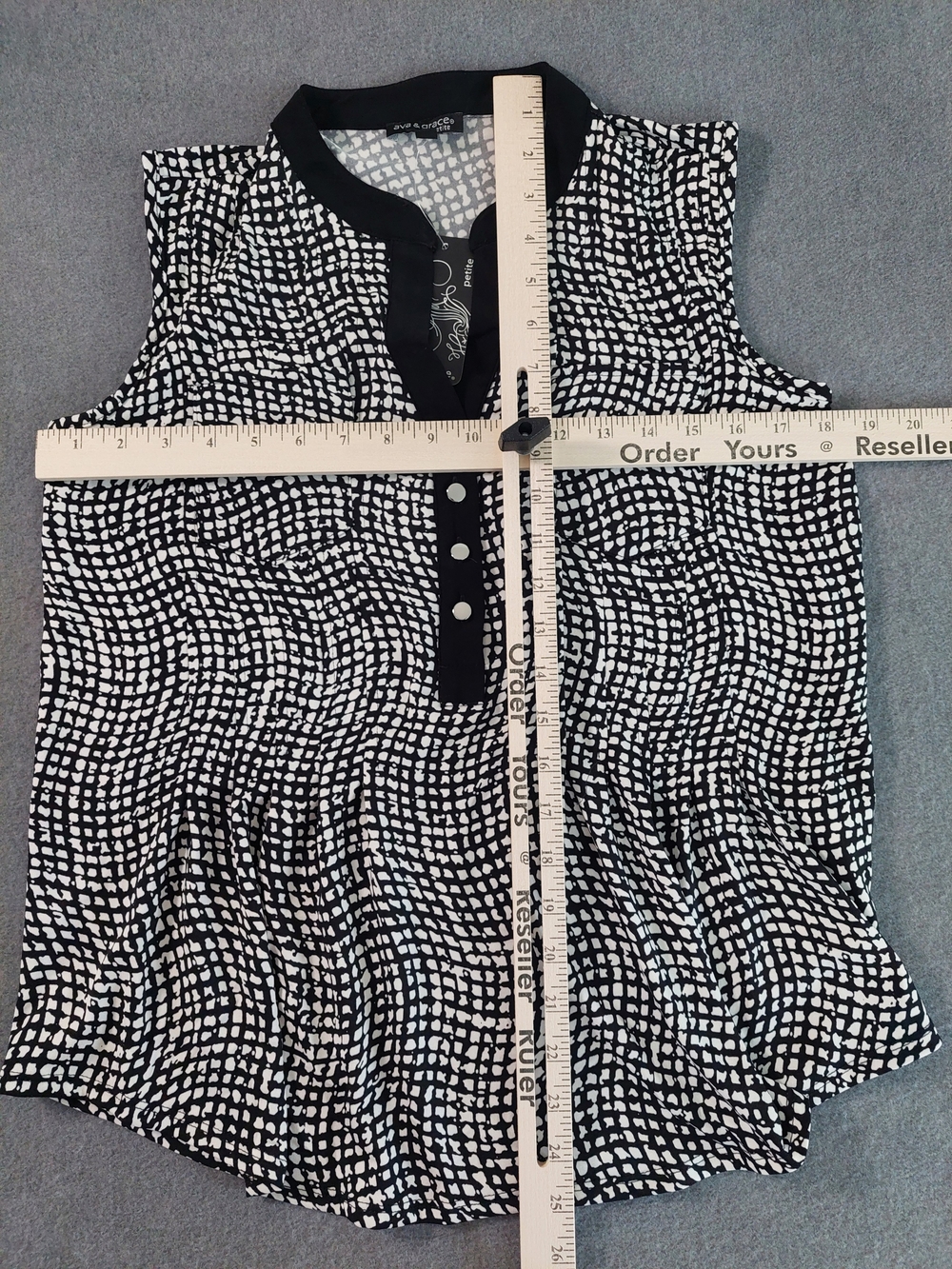 NWT Ava & Grace Petite Black White Geometric Print Sleeveless Henley Blouse SP - Picture 6 of 7